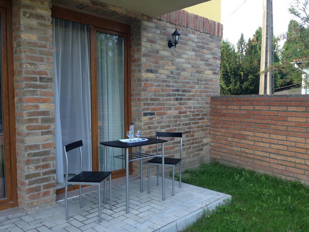 Lovagvar Apartments Gyula Rum bild