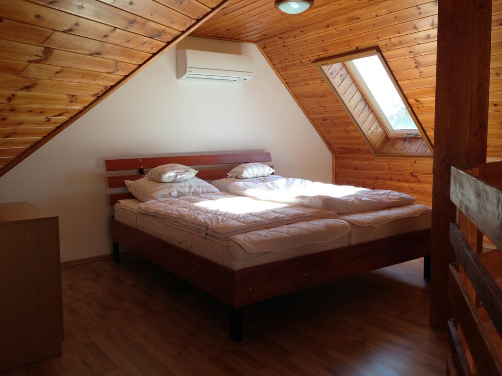 Lovagvar Apartments Gyula Rum bild